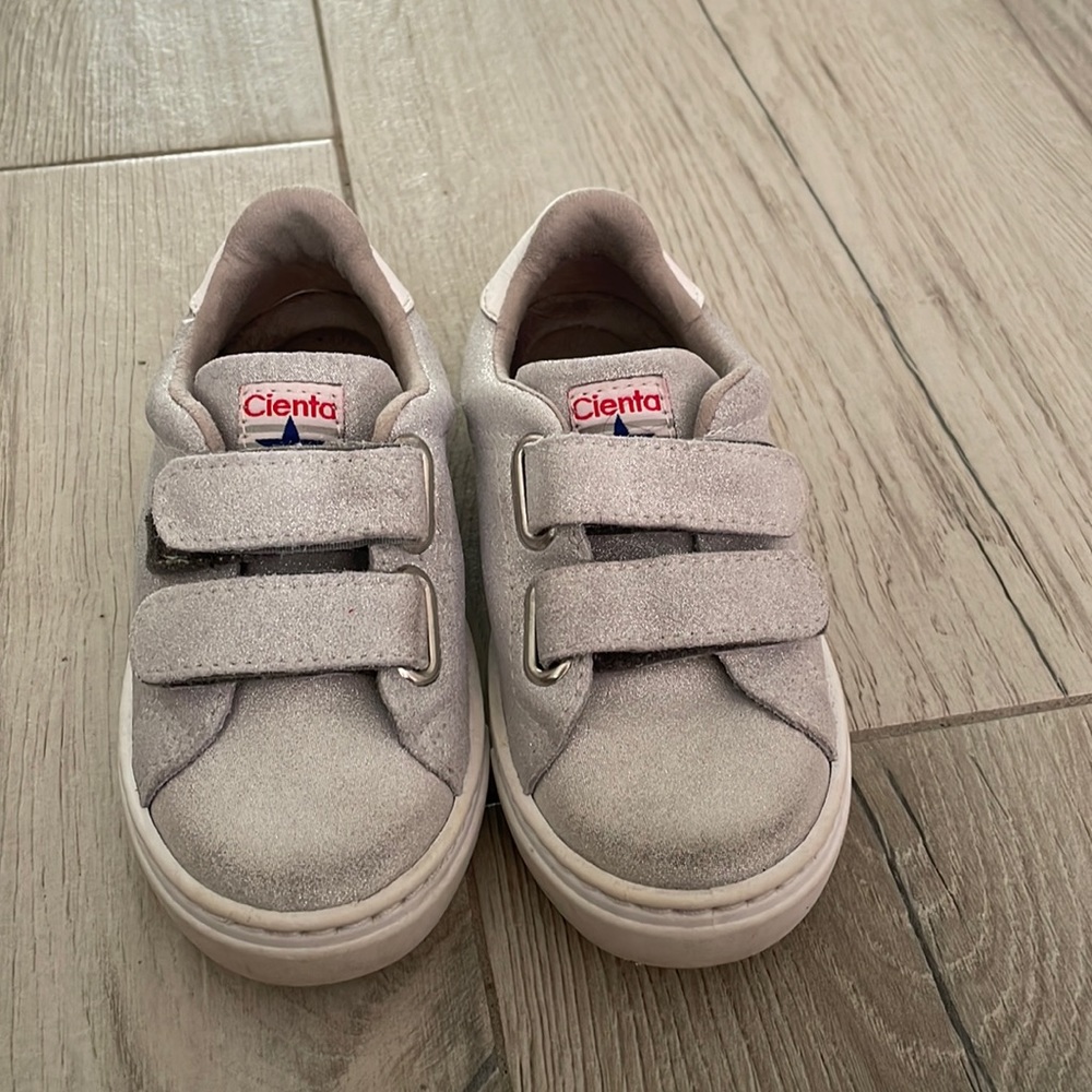 Cienta Toddler girl sneakers with Velcro
